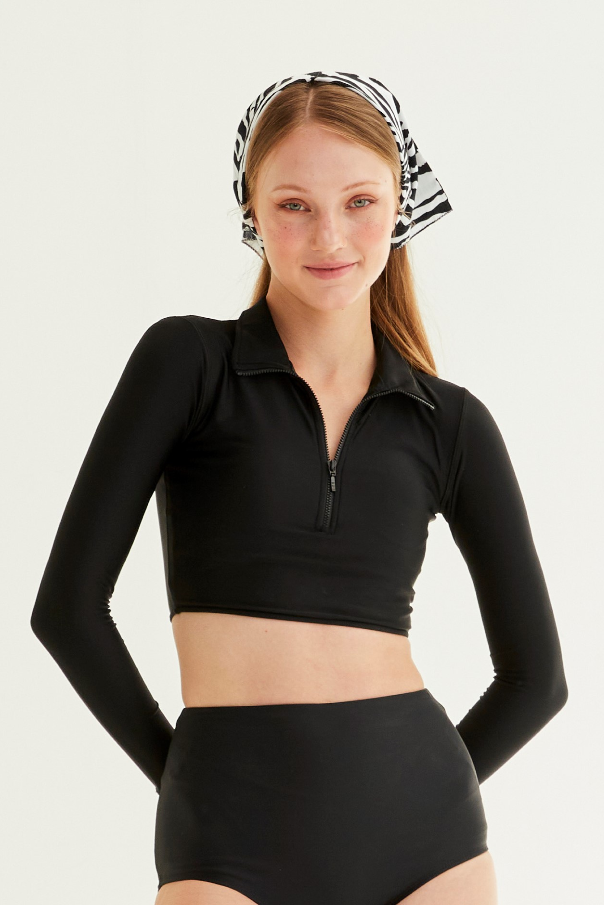 Capri | Zip Crop